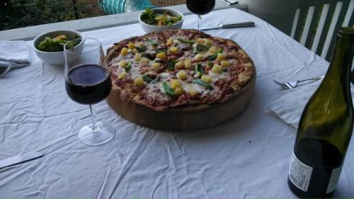 Laura and Edward's Pizza.